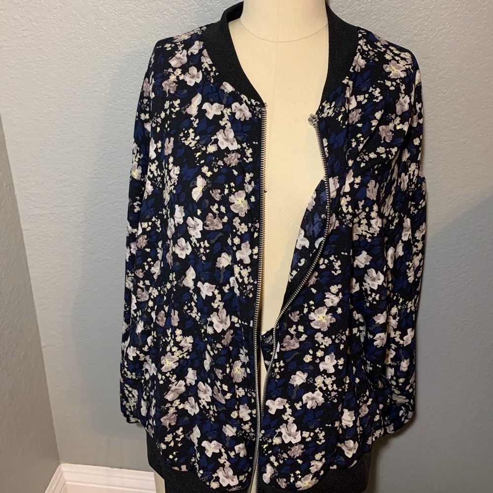 Floral Japanese bomber jacket📍  2 for $10✨